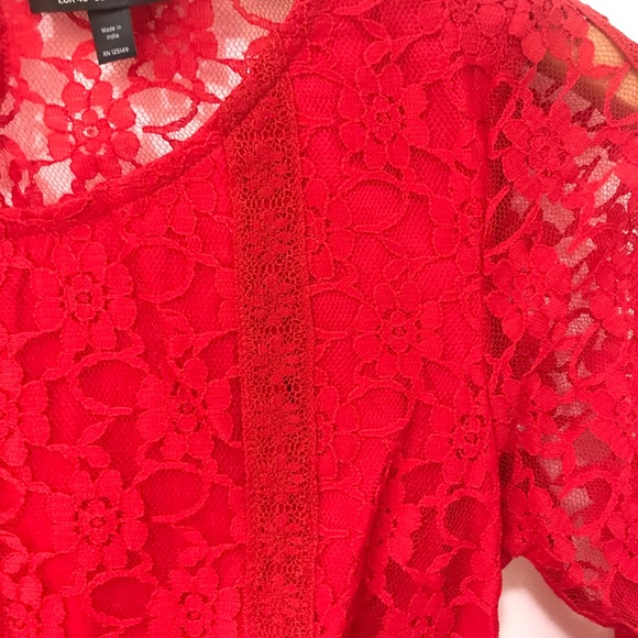 Red lace blouse - Picture 2 of 4